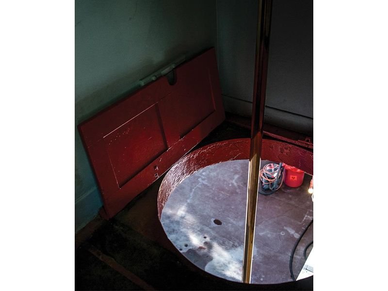 Tubo e furo no piso superior